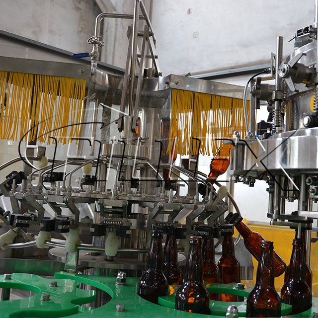 Línea de producción de llenado de cerveza carbonatada de botella de vidrio